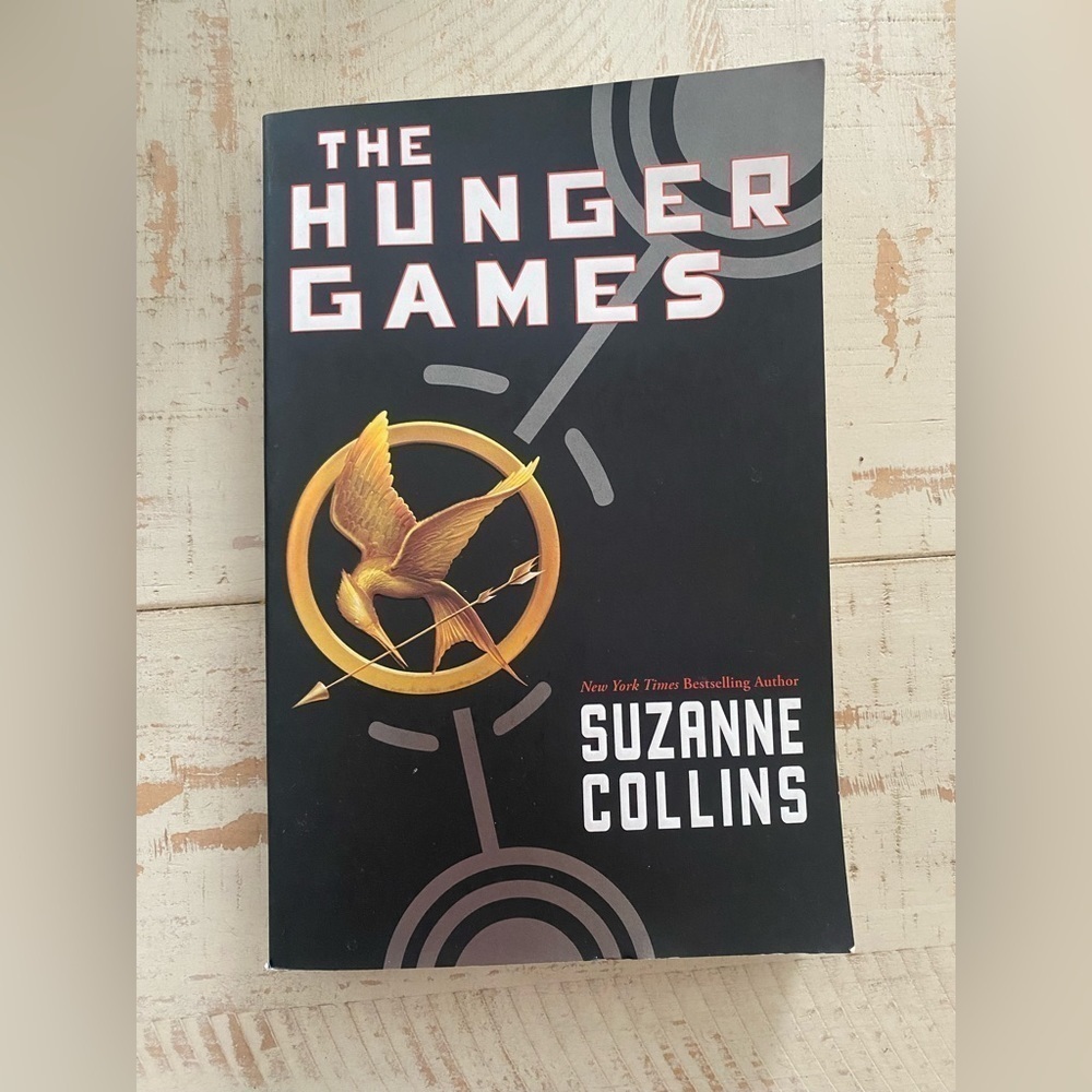 📚THE Hunger Games by Suzanne Collins